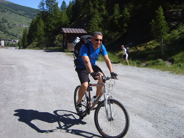 Enzo cede la sua bike a Giò....sicuramente faticherà meno...lui!!! 