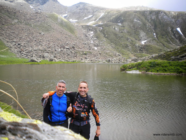 qui ci dobbiamo tornare con le bici!!!........sarà moooooolto dura  tra portage e discesa al limite della pedalabilità...ma ciò che abbiamo in mente per il giorno che verrà va molto oltre all'immaginazione!!! sarà una figata!!!  