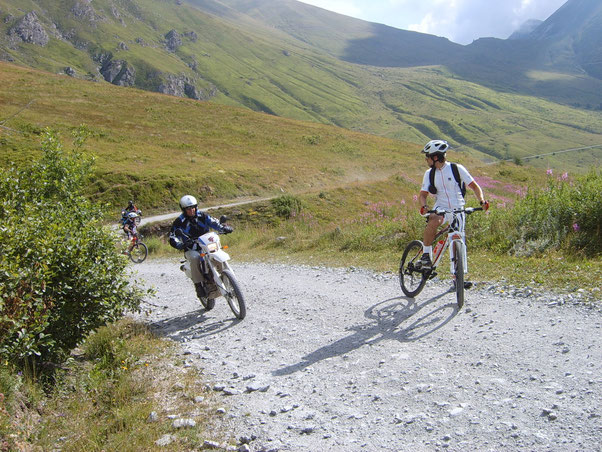  l'intenzione  è quella di percorrere il tracciato del Tour dell'Assietta, manifestazione che avverrà il 5 Agosto prossimo, per comodità non partiremo da Sestriere come da organizzazione gara, ma da Pourreries, 