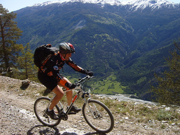 Gustiamo le panoramicissime catene montuose circostanti... 