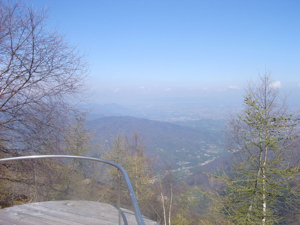 su questo balconata terminano le fatiche della salita, proprio qui sotto inizia il sentiero di discesa 