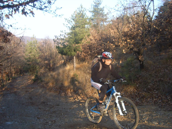 Oggi Nico è in gran forma...sarà che è la  bici di Enzo.....