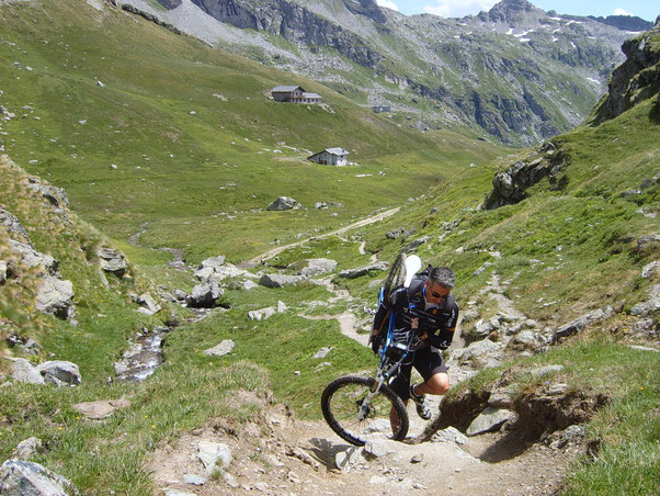 qua un pò meno divertente e poco veloce.....20 min. di portage per raggiungere il lago Battaglia 