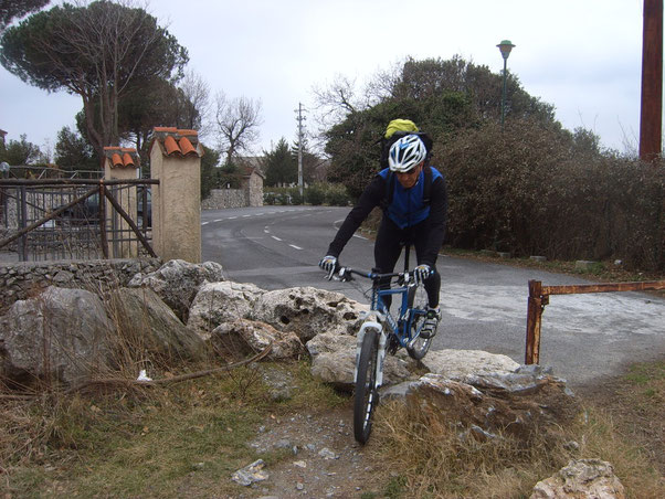 superiamo il muro che separa la vita monotona dal paradiso dei bikers 