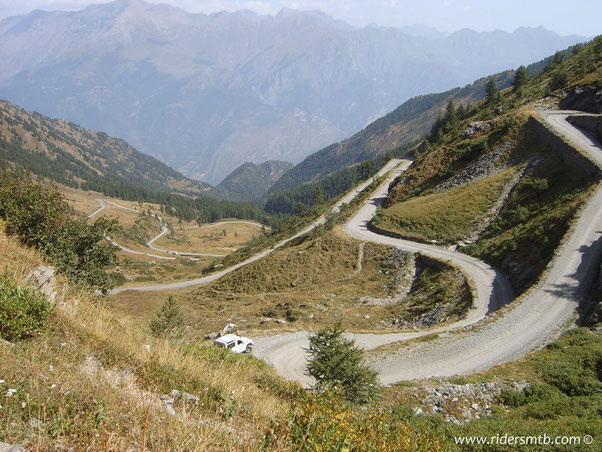 oggi la giornata è padroneggiata dall' anticiclone Lucifero con caldo opprimente ...ma qui al colle apriamo le finestre e godiamo di 5 minuti di fresco proveniente dalla Val di Susa 