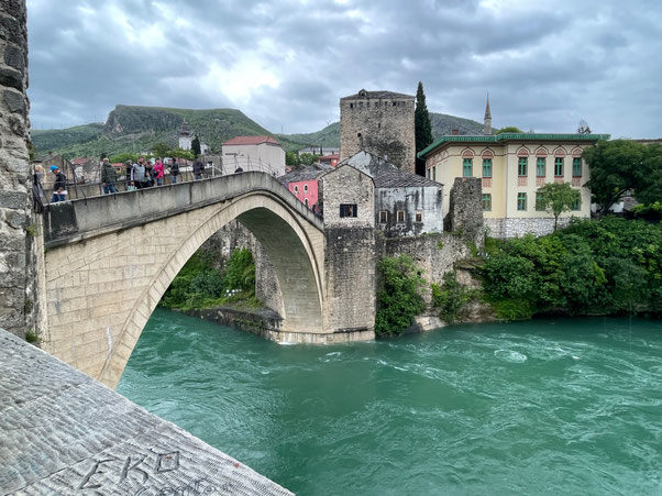 Stari Most ("Alte Brücke") - eines der ikonischsten Bauwerke Bosnien-Herzegowinas 