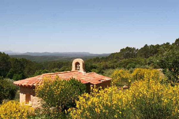 La chapelle de la Transfiguration, st Jean l'Evangéliste - Vue sur la Sainte Baume