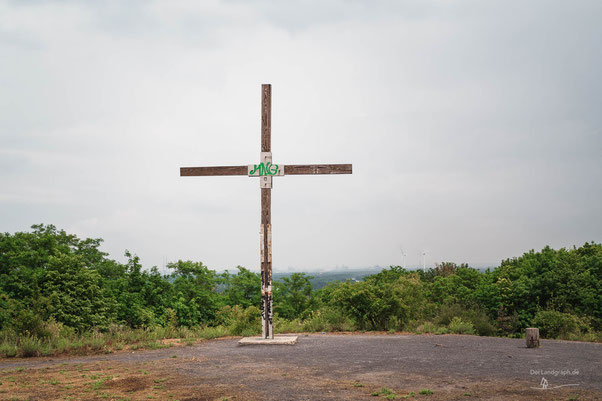 Gipfelkreuz auf der Halde Pattberg in Moers im Ruhrgebiet