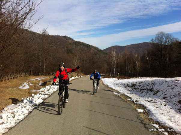 in località PRADERA termina la prima discesa e goduti come i ricci risaliamo sino in zona VERNA, 