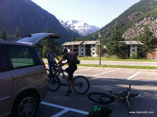 eccoci in quei di LILLAZ...piccola frazioncina di Cogne  