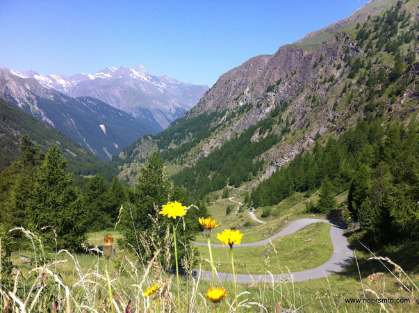 il posto è incantevole ..... il meteo favorevole ci mette del suo