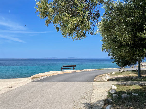Gesucht und gefunden- die alte Bank am Meer 