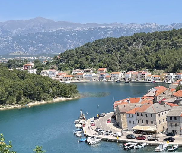 Ort mit Fischercharme: Novigrad am Eingang zur Novigrader Bucht 