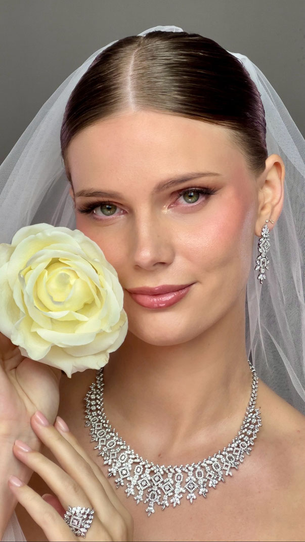 Brautstyling by Katharina Palzer Hair & Make-up Artistin Brautfrisur und Braut Make-up aus Mainz Wiesbaden Brautstyling mit Homeservice Hochsteckfrisuren Brautfrisur und Braut Make-up im gesamten Rhein-Main-Gebiet Hochzeitsstyling Maskenbildner