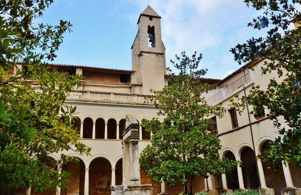 bild: Kreuzgang Sant Francesc in Vilafranca del Penedès