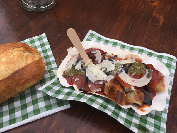 Italienische Currywurst auf dem Koblenzer Weihnachtsmarkt