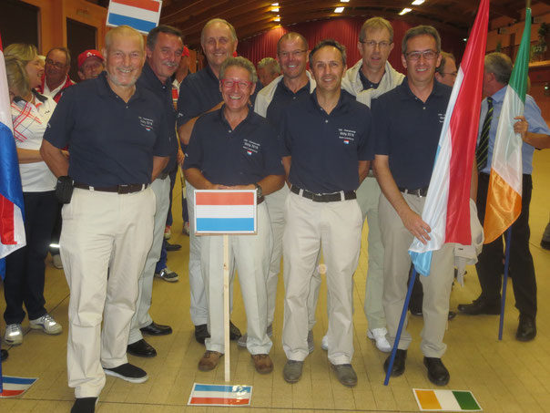 Gutgelauntes Team bei der Eröffnungszeremonie
