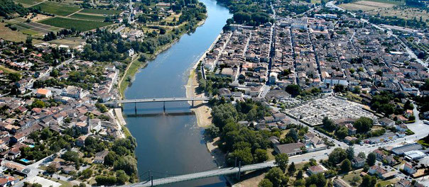 Vue aérienne de la plus ancienne bastide de Gironde, Sainte-Foy-la-Grande, près de Bergerac