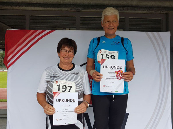 Foto: Ricarda Wied-Bernshausen (LG Wittgenstein) und Sylvia Hübner-Adams (LAC Veltins Hochsauerland)