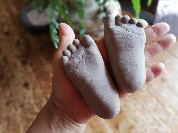 陶芸家　ブログ　焼き物　陶芸作品　茨城県笠間市　足形　手形　赤ちゃん　子供　立体足形　型取り