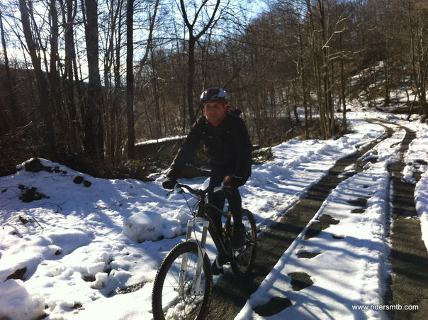 In cima troviamo neve residua che, però, non costituisce alcun problema...