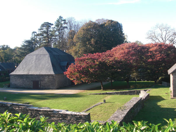 L'ancienne halle à charbon (halle neuve) et bâtiment principal du camp de rétention, aujourd'hui musée