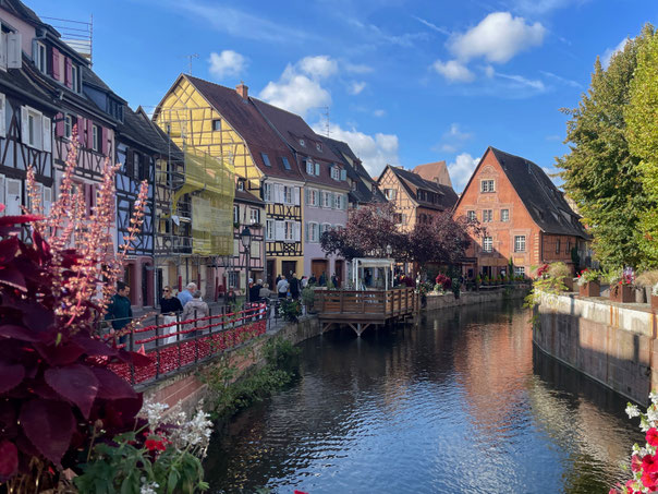 Mitten im Herzstück des schönsten Colmar: Bunte Fachwerkhäuser im Viertel La Petite Venise 