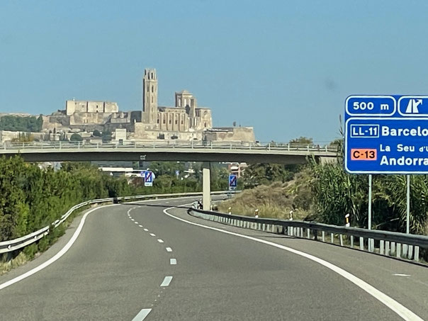Schon von Weitem erkennbar - die alte Kathedrale von Lleida, wo wir gleich spazieren gehen werden 