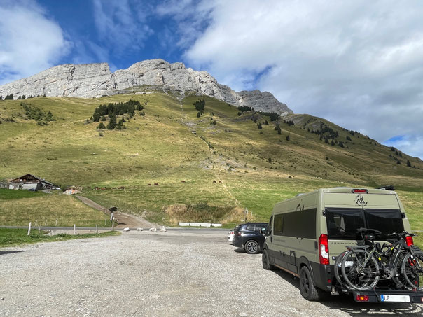 Stellplatz kurz vor der Passhöhe des Col des Aravis - Wir sind begeistert!