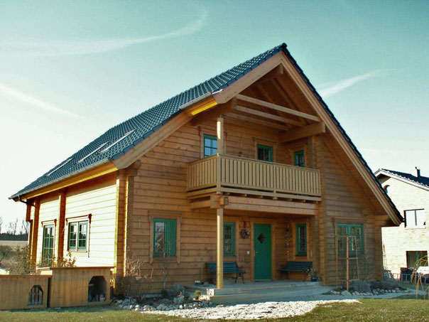 Holzhäuser - Holzhaus in Blockbauweise - Wohnhaus - Einfamilienhaus - Massivblockhaus bauen