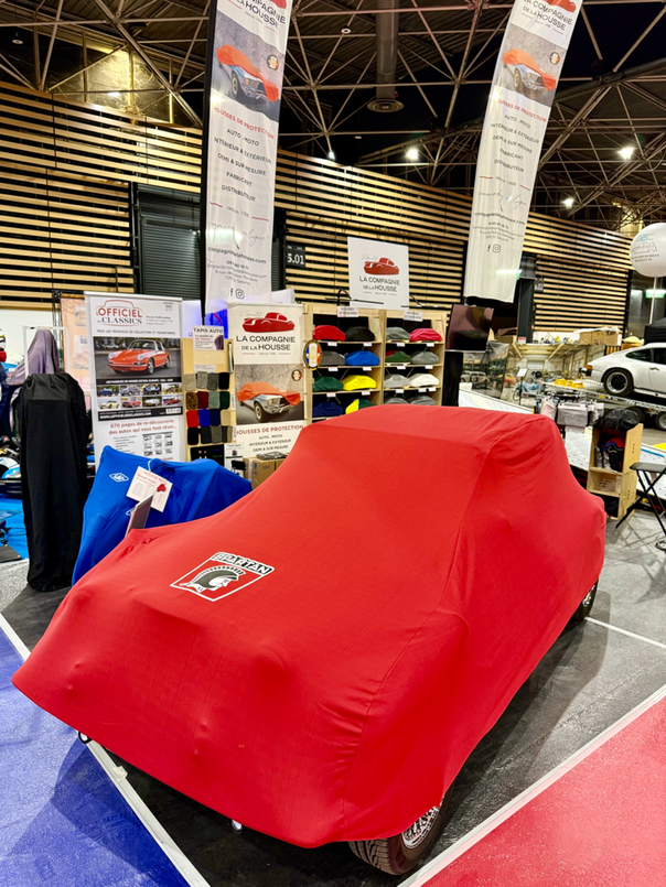 Show Room cover with Spartan logo, by Compagnie de la Housse