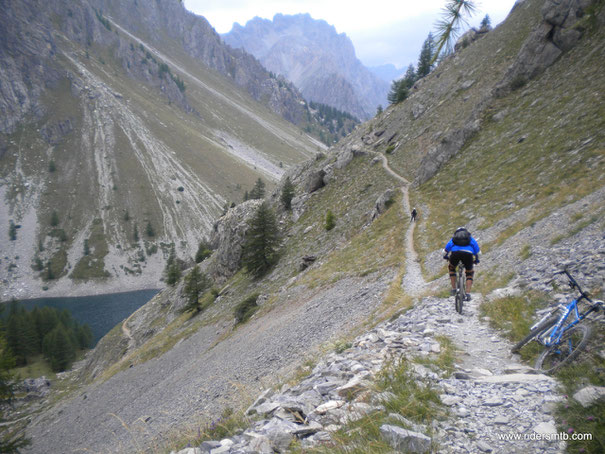 sorvoliamo un'altro posto da favola.....il divertimento non è ancora finito