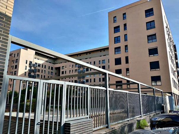 Zona residencial en Nou Benicalap cuenta con varios edificios con entradas independientes, con zonas o servicios comunes.