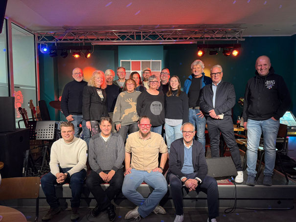 ISG Gruppentreffen vom 24. November 2025 im Kultus. Zu Gast: Der stellvertretende Bürgermeister Dr. Peter Cremerius (2.v.r.))