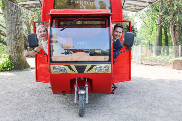 Ob Standesamt, Kirche oder Schlosspark: Sektmobil für den Sektempfang zur Hochzeit in München