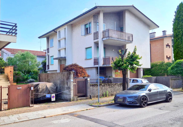 Immagine esterno bicamere più studio in bifamiliare