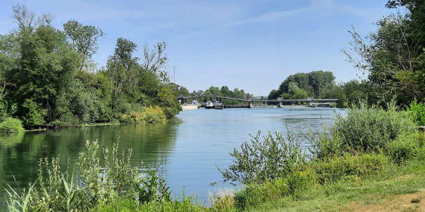 la Seine et la passerelle de l'écluse