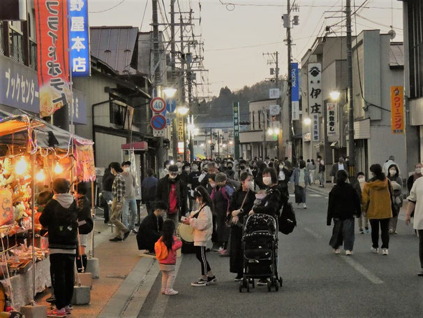 令和４年４月開催の「せんまや夜市」の様子