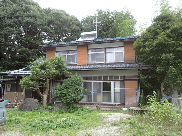 雨の時は、農学校のお向かいにある古民家・愛称「ご近所さん」で座学をします。グーグルマップでは「草子（そうこ農園）」と表示されています