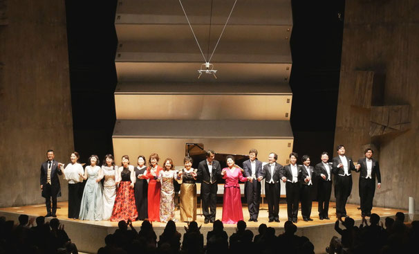 日本ロッシーニ協会設立20周年記念コンサートのカーテンコール（2016年10月17日）