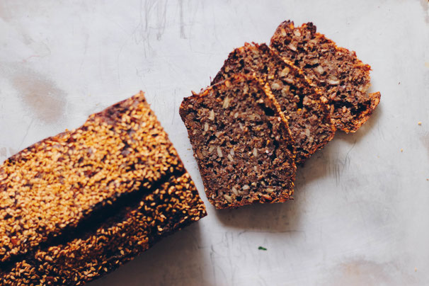 Sauerteigbrot Roggenschrotbrot