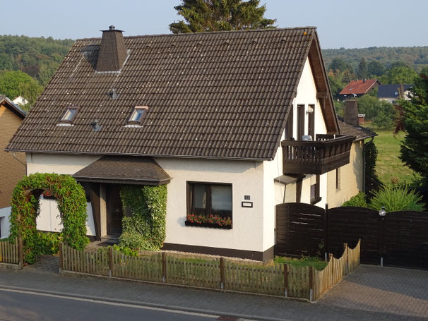 Balkon mit Sitzgelegenheit in der Eifel