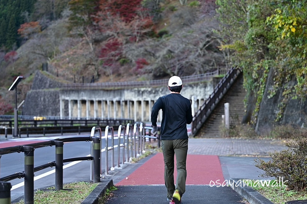 立ち方を改善する。全身連動ウォーキング、昭島市のオサモミ整体院