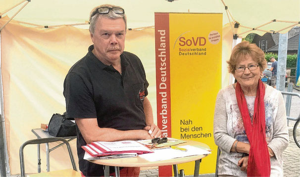 Fleißige Unterschriftenammler: Ulrich Baschke und Christa Möller.