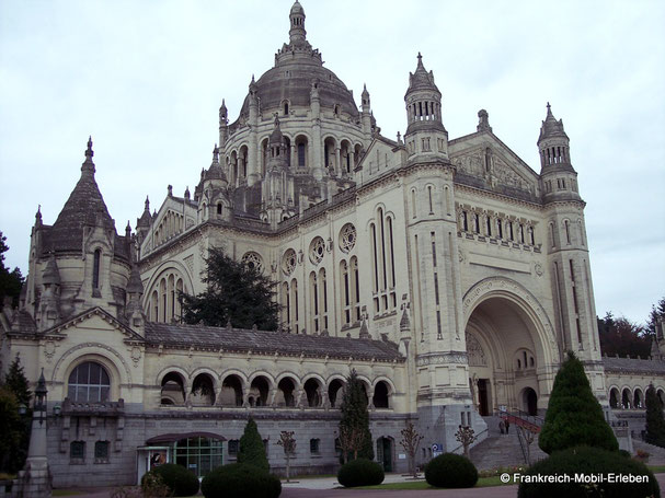  cathédrale Saint-Pierre de Lisieux