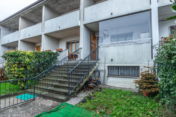 Piccola agenzia vende casa a schiera a Eia