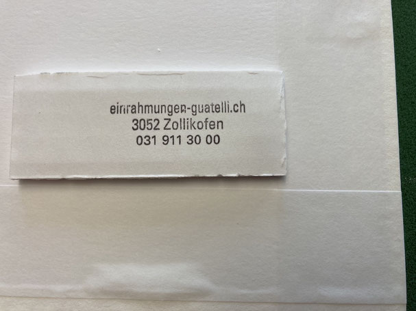 Foto auf Mass einrahmen: Rückenkarton abgeklebt.