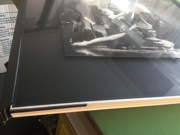 Einrahmen - Päckli; Glas Distanzleisten und Trögerkarton staubdicht abgeklebt