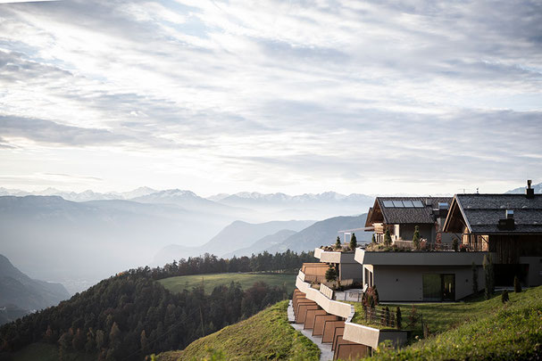 Außenansicht vom Hotel Gfell in Völs am Schlern im Naturpark Schlern-Rosengarten in Südtirol