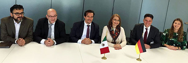 Dr. Sergio Silva (mex. Wirtschaftsministerium), Dr. Mark Heinzel (DIHK), Dr. Volker Treier (DIHK), Dr. Luz María de la Mora  (mex. Wirtschaftsministerium), Dr. Christian Forwick (BMWI) und Sarah Schiemann (BMWI).